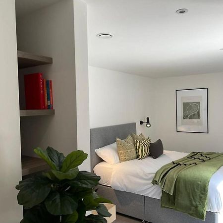 Brand New 3-Bedroom Home In לונדון מראה חיצוני תמונה