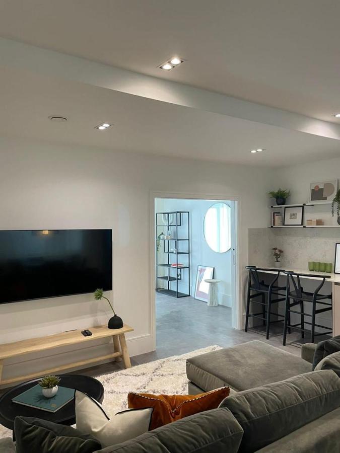 Brand New 3-Bedroom Home In לונדון מראה חיצוני תמונה