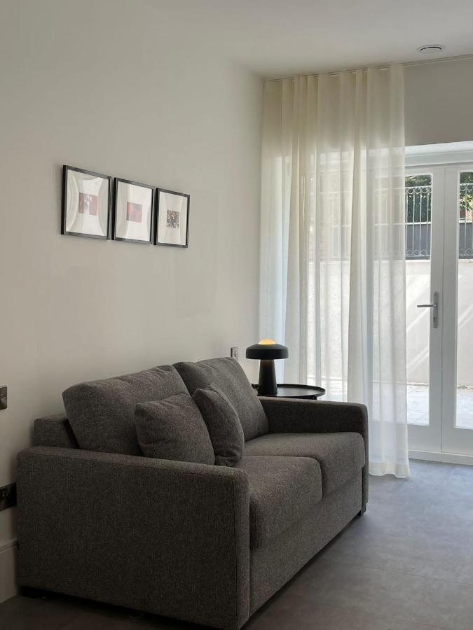 Brand New 3-Bedroom Home In לונדון מראה חיצוני תמונה
